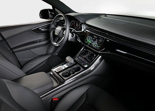 2025 Audi Q7 Premium Plus image 2