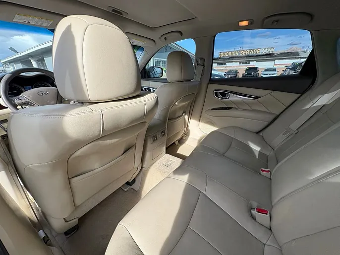 2011 Infiniti M37