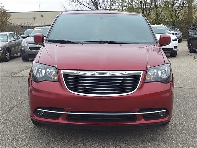 2016 Chrysler Town & Country S image 1