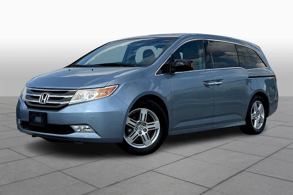 2013 Honda Odyssey Touring image 0
