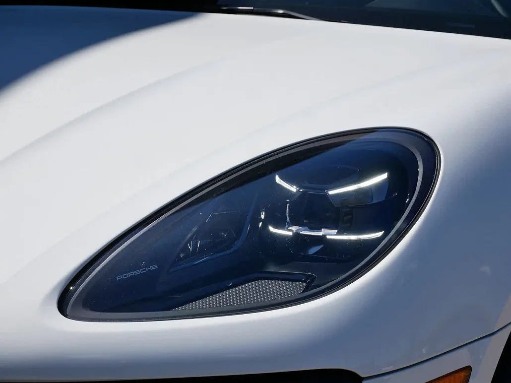 2021 Porsche Macan GTS image 2