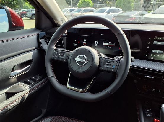 2025 Nissan Kicks SR photo 11