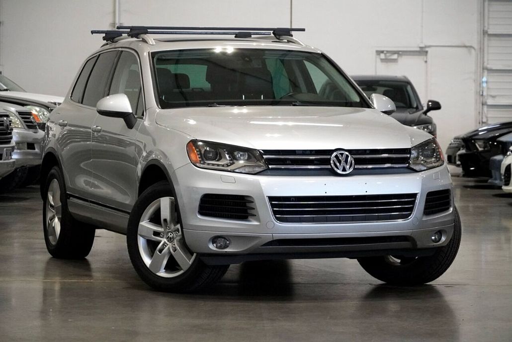 2013 Volkswagen Touareg Luxury image 0