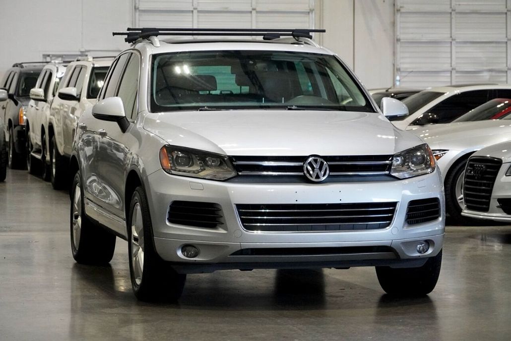 2013 Volkswagen Touareg Luxury image 5