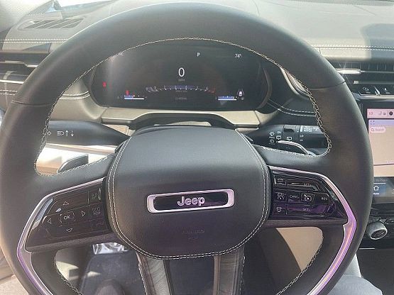 2022 Jeep Grand Cherokee Overland photo 11