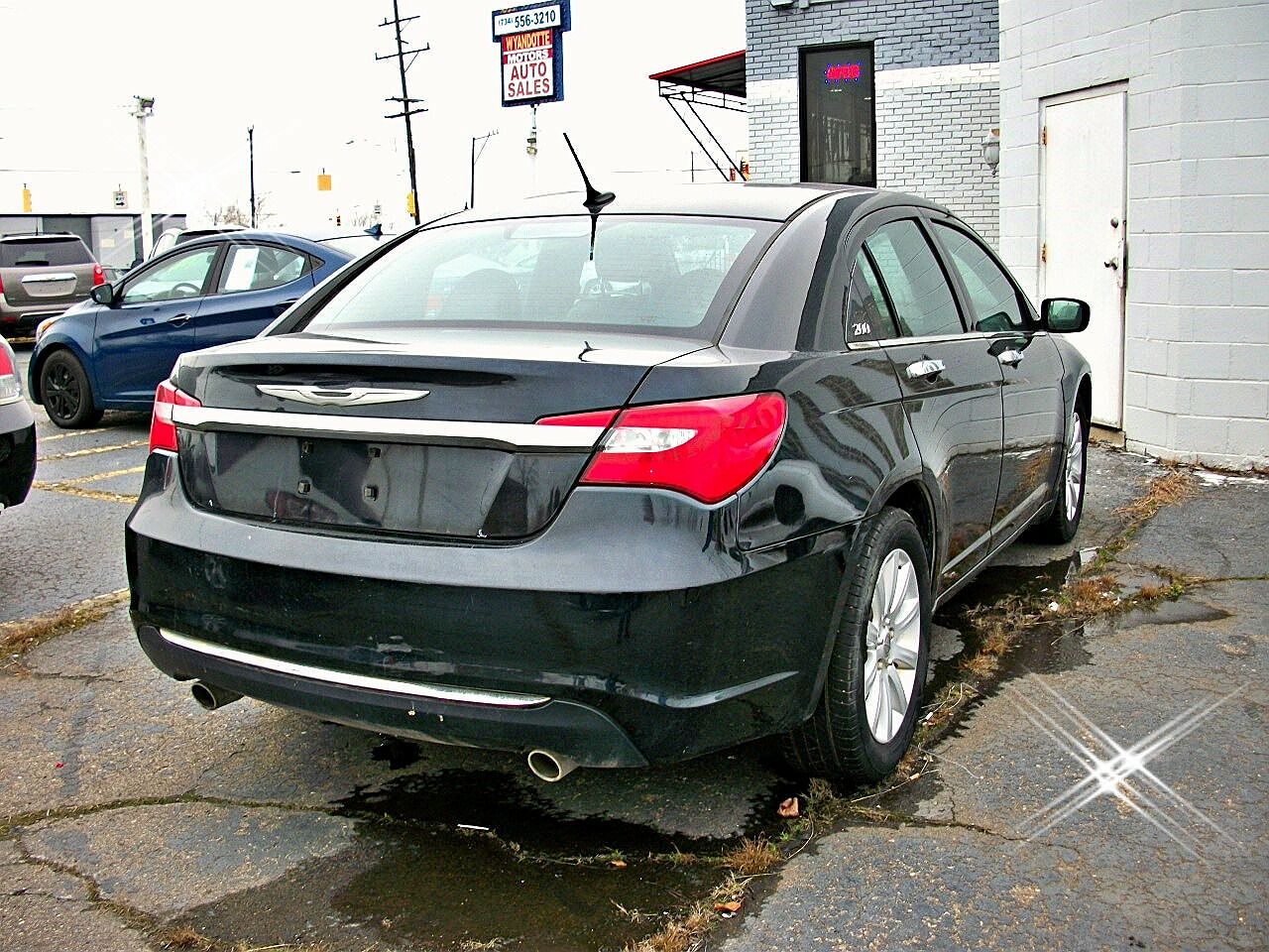 2014 Chrysler 200 Limited image 2