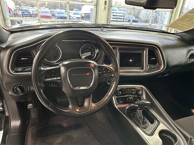 2018 Dodge Challenger SXT image 1