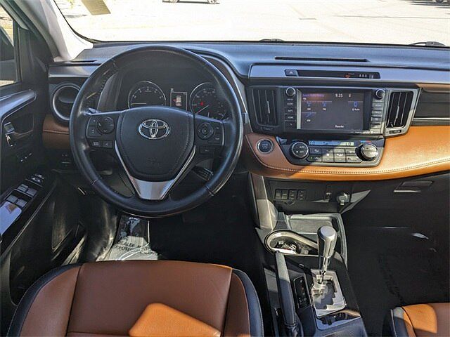 2017 Toyota RAV4 Limited Edition image 4