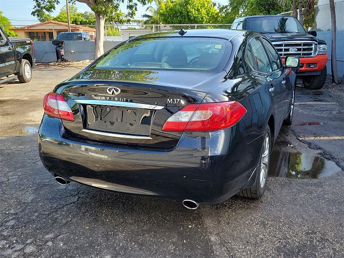 2012 Infiniti M37