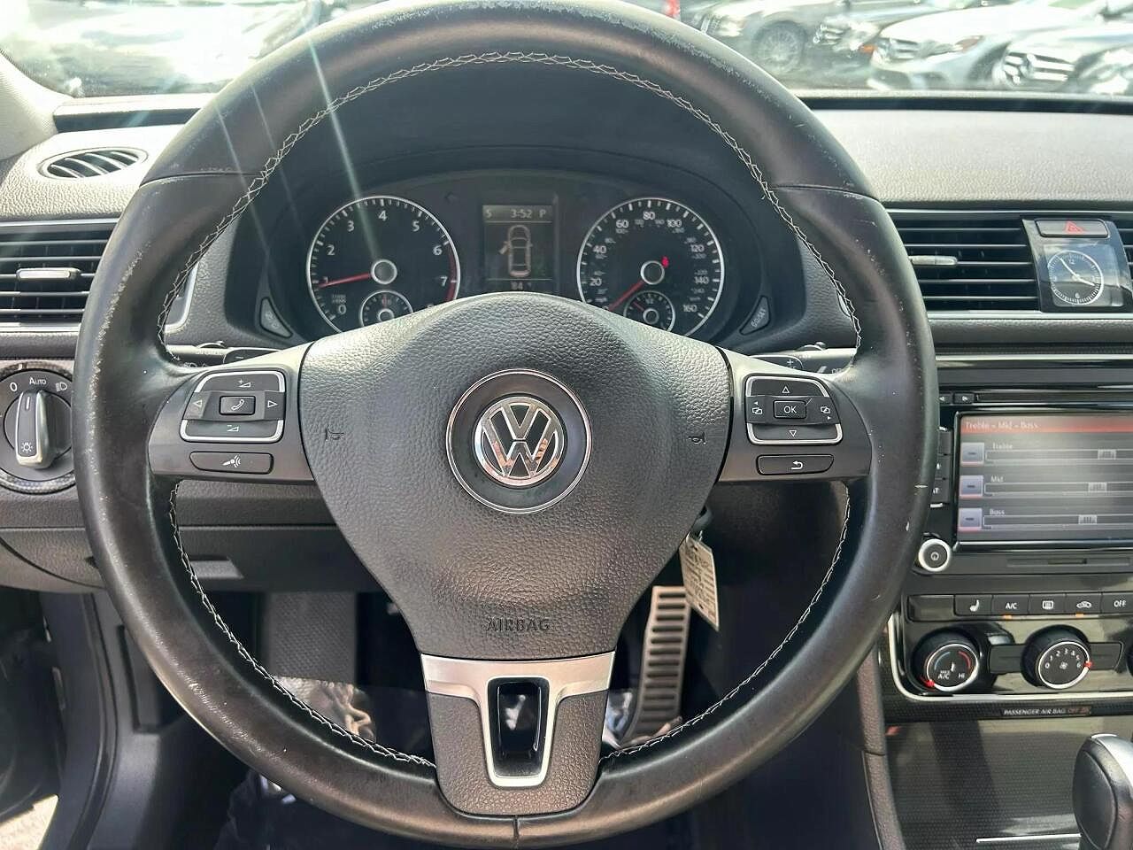 2015 Volkswagen Passat Sport image 22