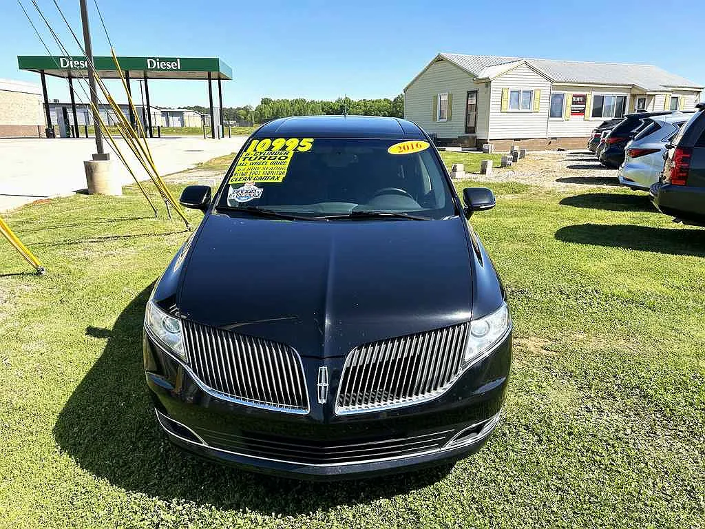 2016 Lincoln MKT null image 2