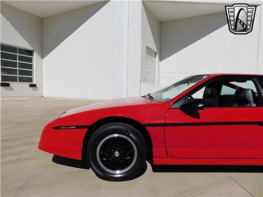 1988 Pontiac Fiero GT image 4