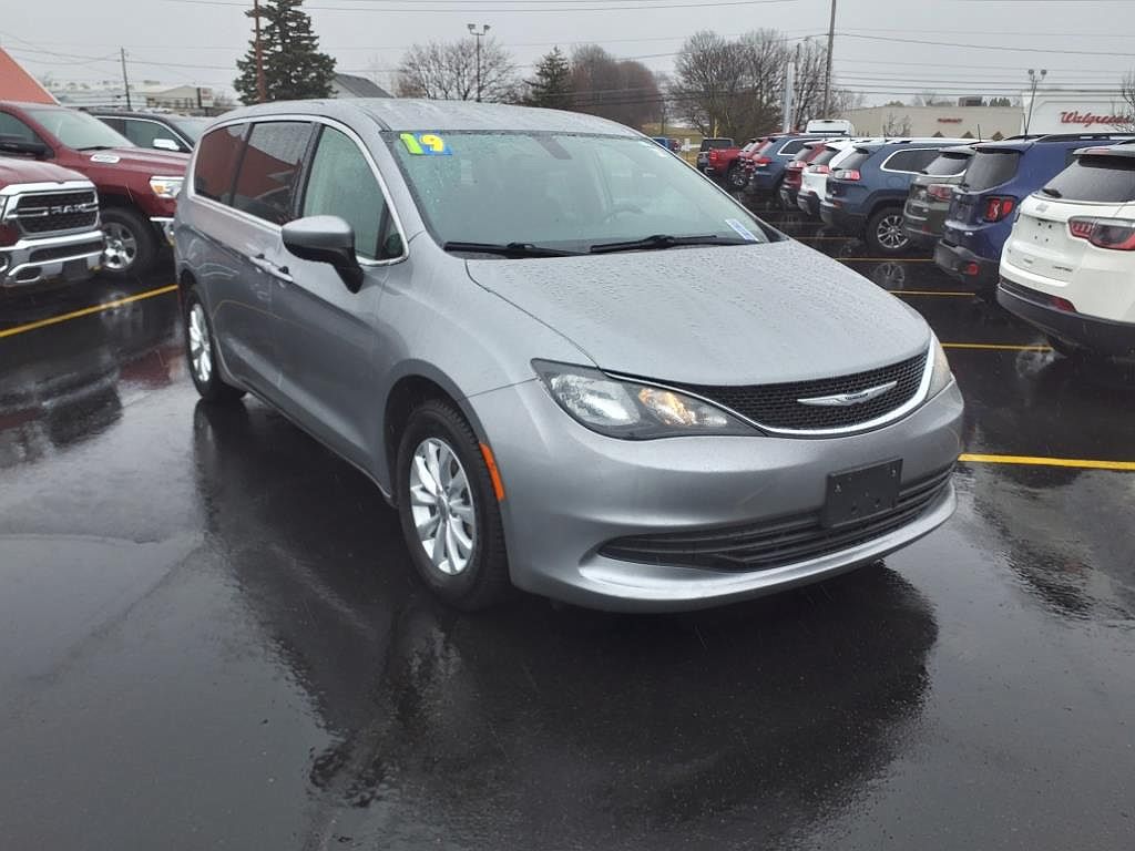 2019 Chrysler Pacifica LX image 2