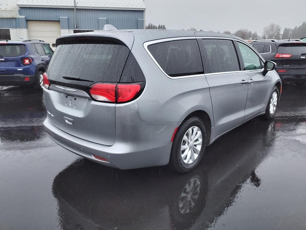 2019 Chrysler Pacifica LX image 4