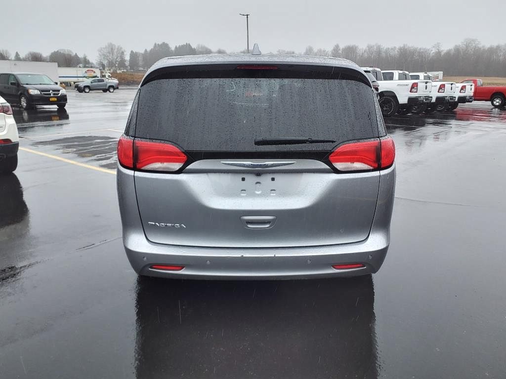 2019 Chrysler Pacifica LX image 5