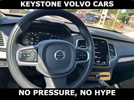 2022 Volvo XC90 Momentum photo 8