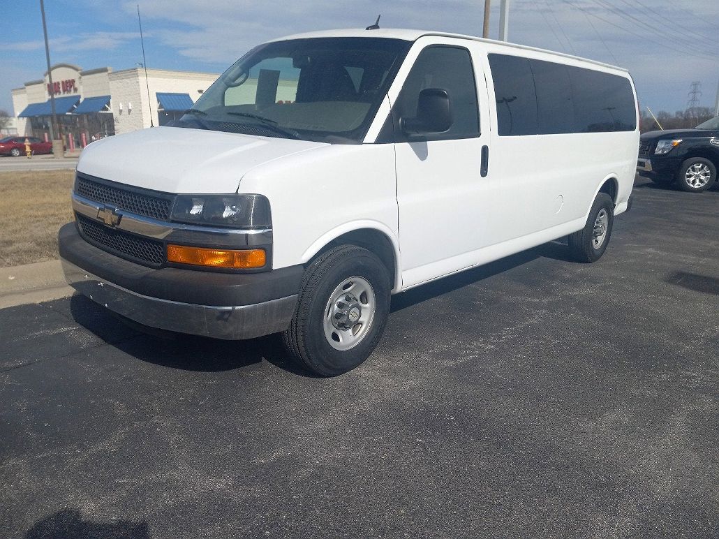 2014 Chevrolet Express 3500 image 1