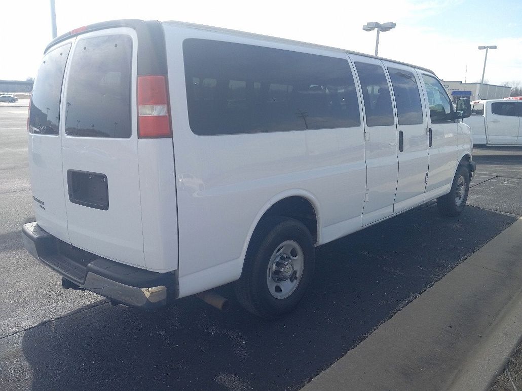2014 Chevrolet Express 3500 image 3