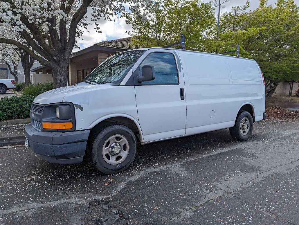 2004 Chevrolet Express 1500 image 0