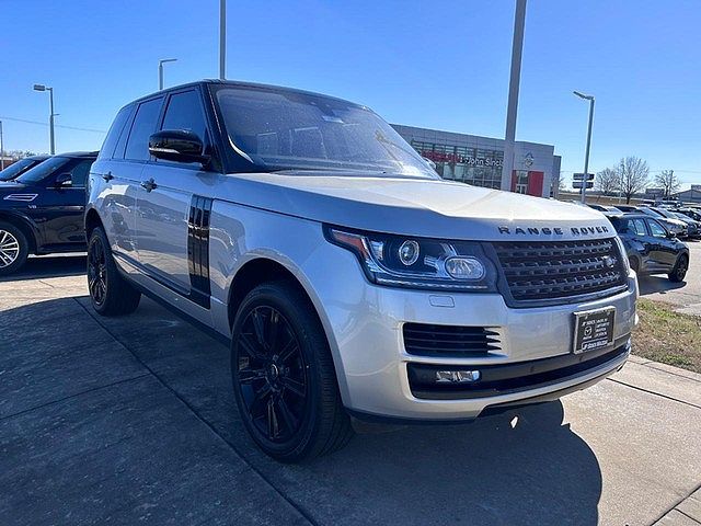 2017 Land Rover Range Rover HSE image 2