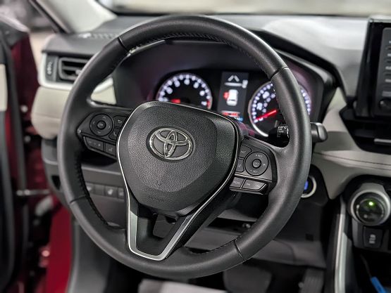 2020 Toyota RAV4 XLE Premium photo 11