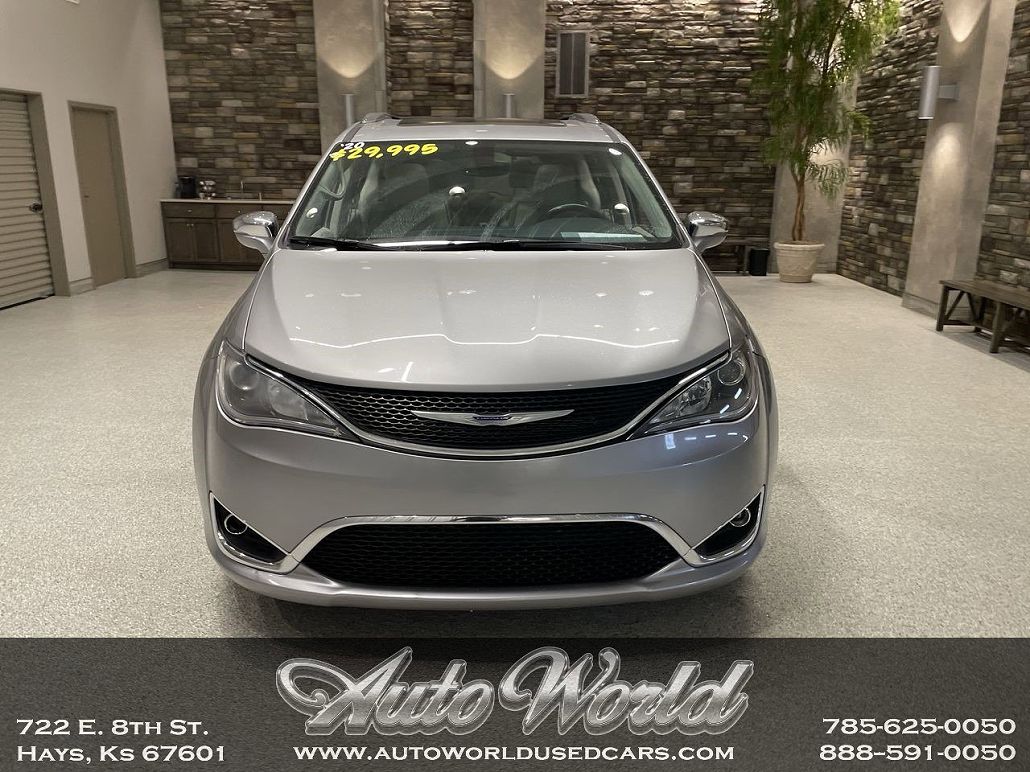 2020 Chrysler Pacifica Limited image 1