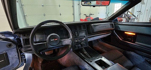 1985 Chevrolet Corvette null image 2
