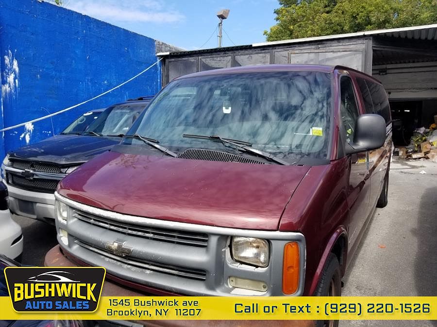 2002 Chevrolet Express 3500 image 0