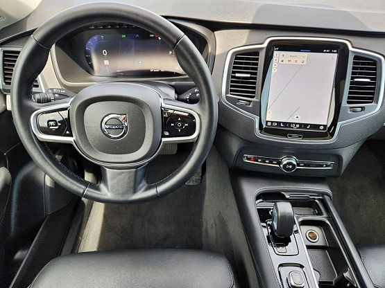 2025 Volvo XC90 B5 Core photo 6