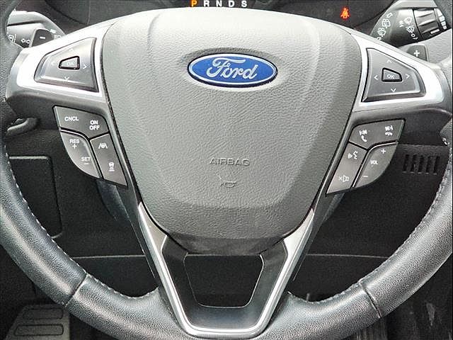 2019 Ford Edge Titanium image 2