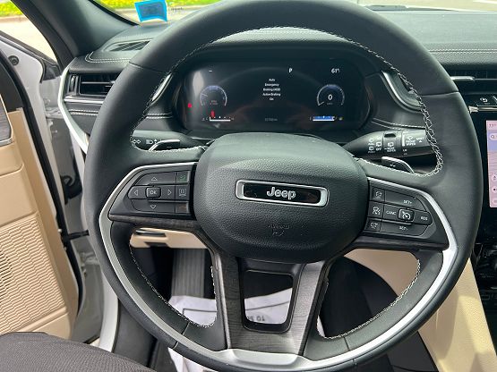 2023 Jeep Grand Cherokee Limited photo 13