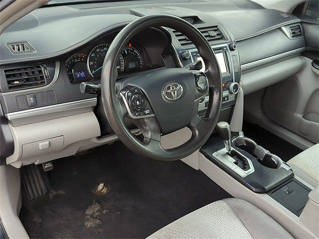 2014 Toyota Camry L image 1