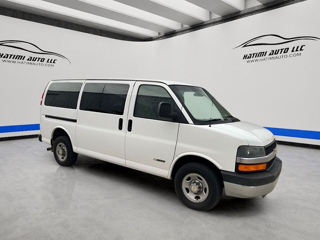 2003 Chevrolet Express 2500 image 2