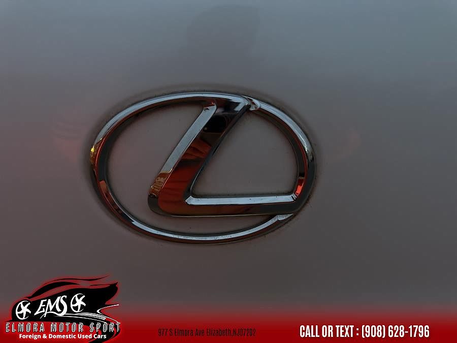 2011 Lexus LX 570 image 23