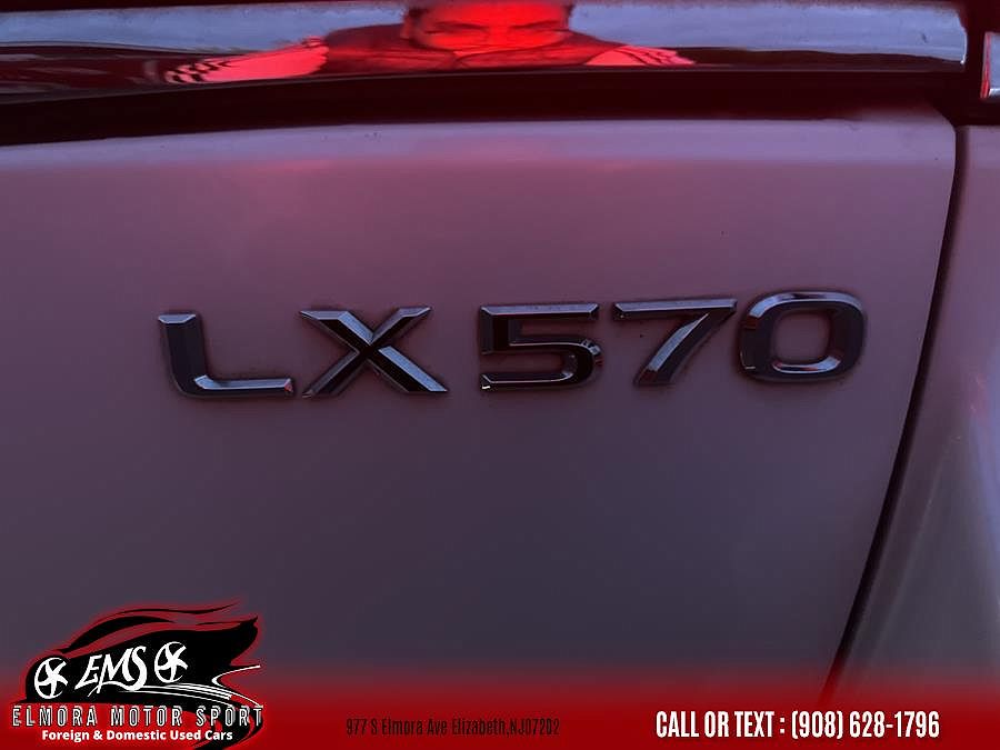 2011 Lexus LX 570 image 24