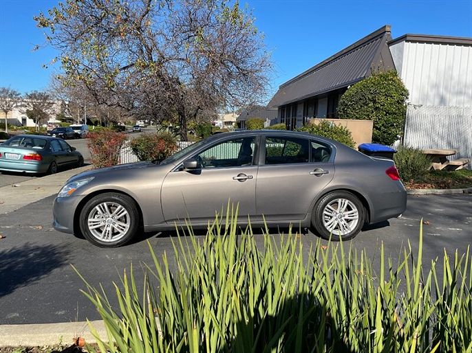 2011 Infiniti G37