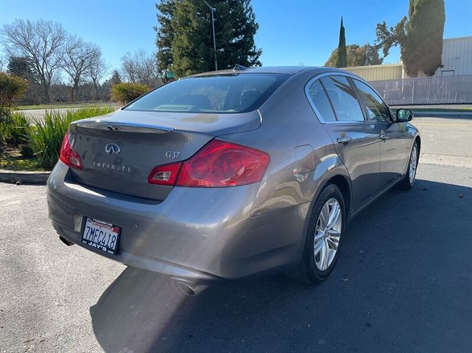 2011 Infiniti G37