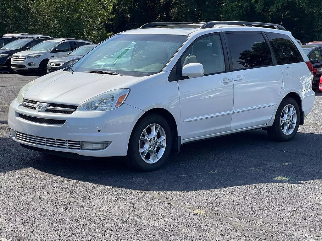2004 Toyota Sienna XLE Limited image 19