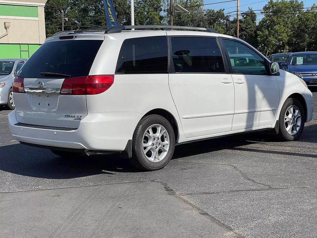 2004 Toyota Sienna XLE Limited image 22
