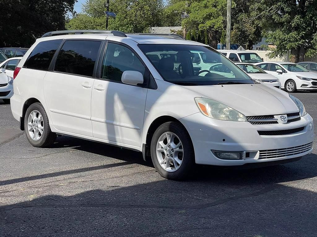 2004 Toyota Sienna XLE Limited image 23