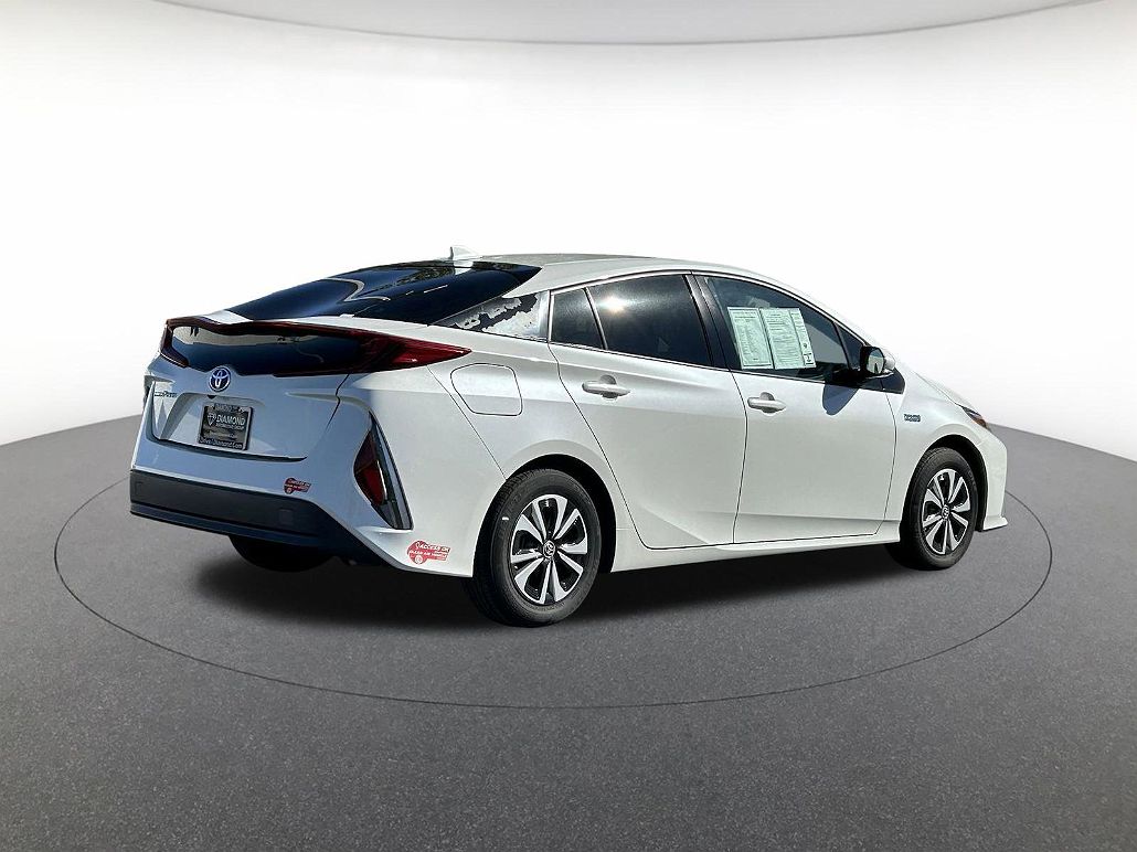 2017 Toyota Prius Prime Premium image 2