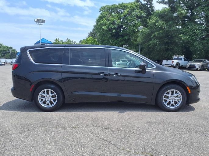 2023 Chrysler Voyager