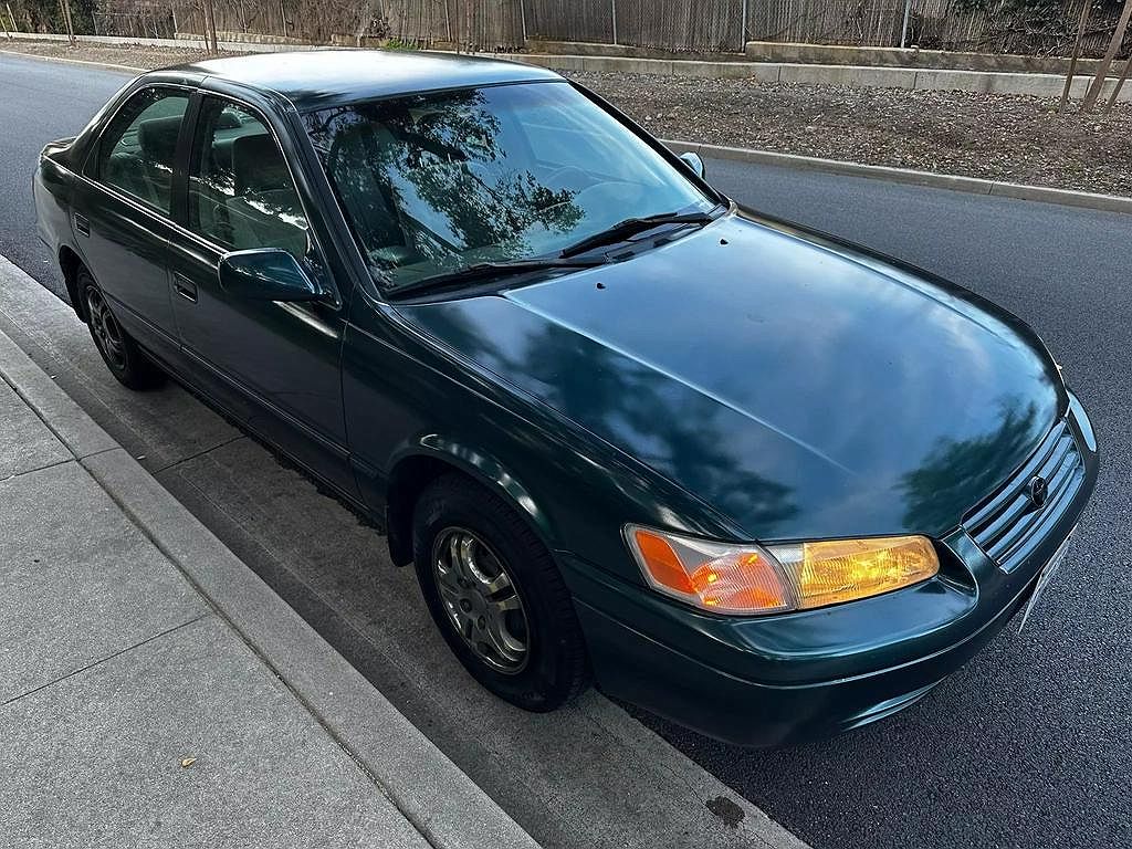 1997 Toyota Camry LE image 10