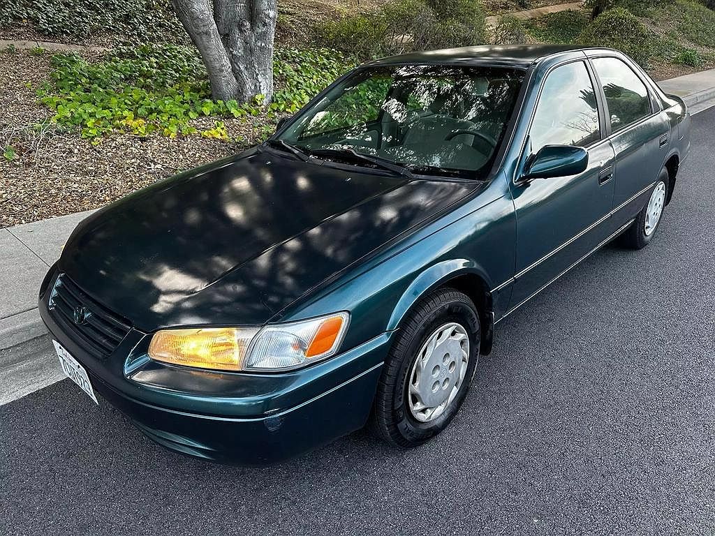 1997 Toyota Camry LE image 1