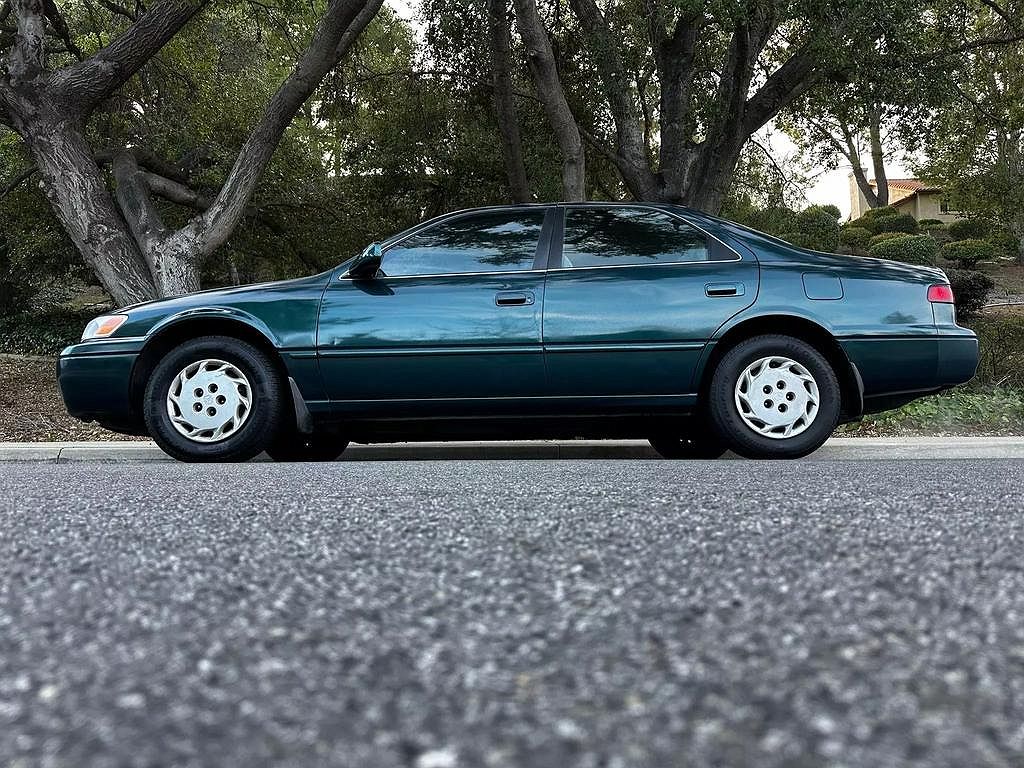 1997 Toyota Camry LE image 3
