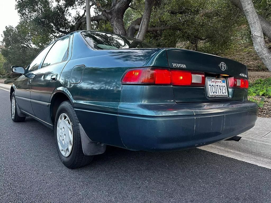 1997 Toyota Camry LE image 5