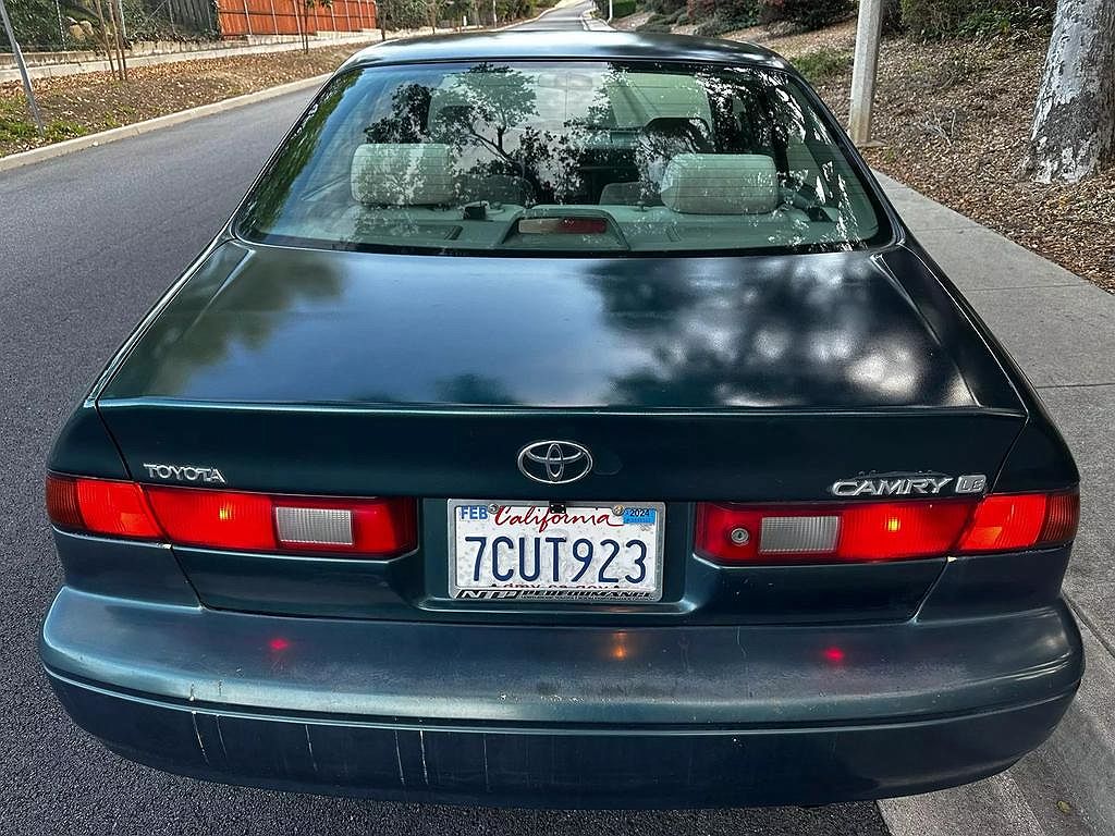 1997 Toyota Camry LE image 6