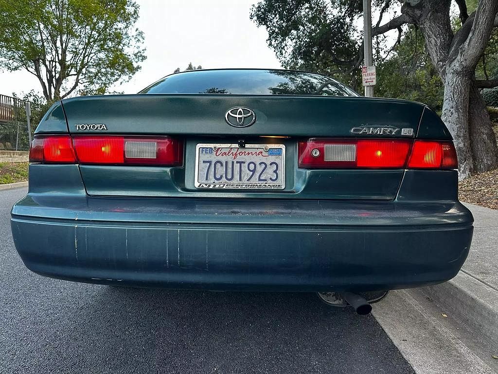 1997 Toyota Camry LE image 7