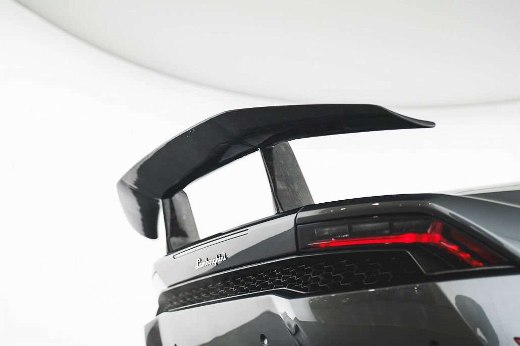 2015 Lamborghini Huracan LP610 image 2