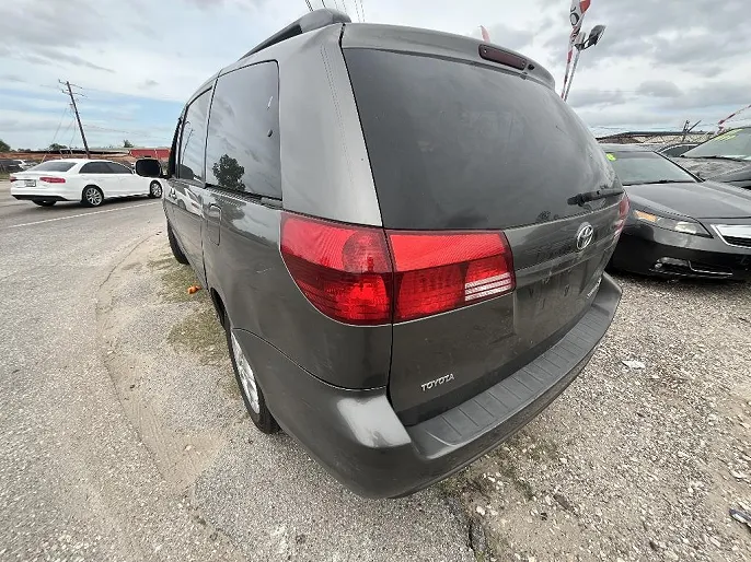 2004 Toyota Sienna